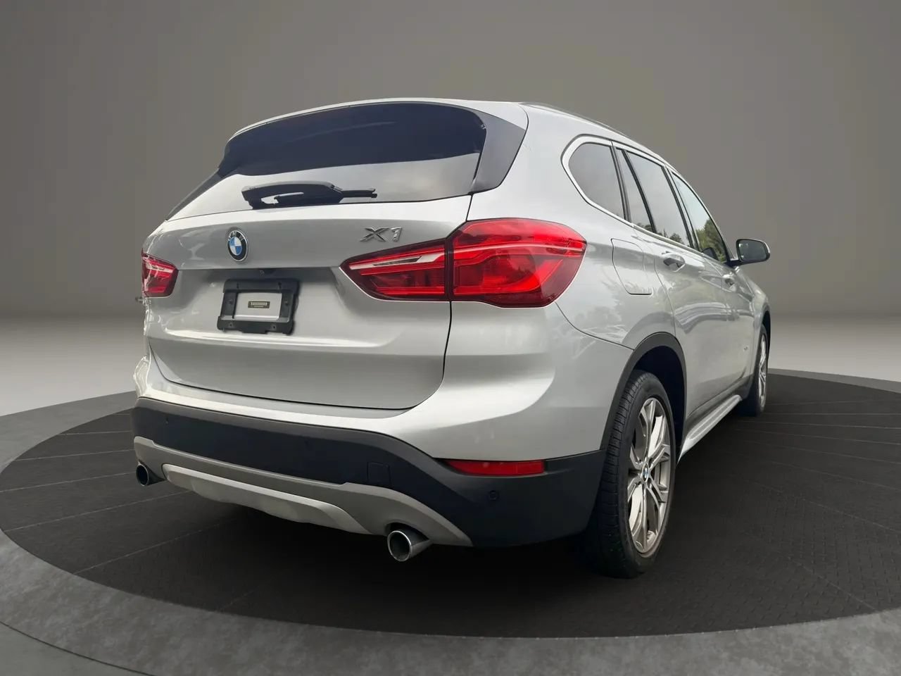 Used 2017 BMW X1 xDrive28i AWD/4WD image 5