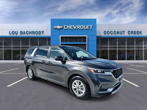 Used 2024 Kia Carnival LX image 1