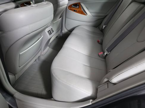 Used 2010 Toyota Camry XLE image 17