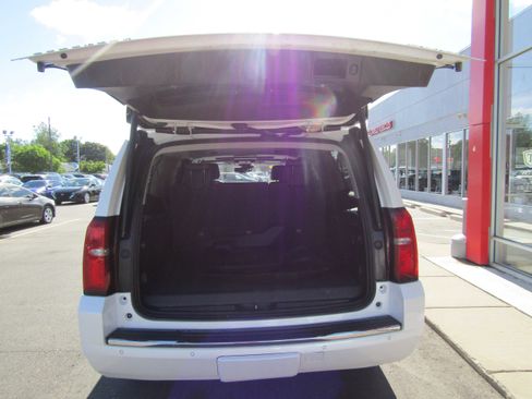 Used 2020 Chevrolet Suburban Premier AWD/4WD image 28