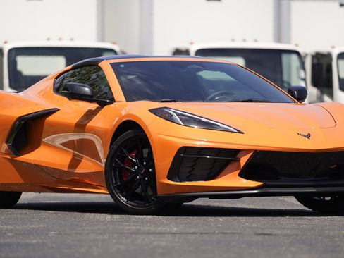 Used 2024 Chevrolet Corvette Stingray Premium Cpe w/ Z51 Performance Package RWD image 2