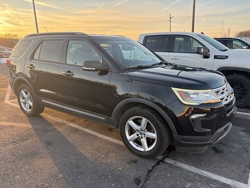 Used 2019 Ford Explorer XLT w/ Equipment Group 201A image 3