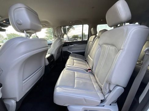 Used 2024 Jeep Wagoneer L Series III w/ Flexible Seating Group AWD/4WD image 11