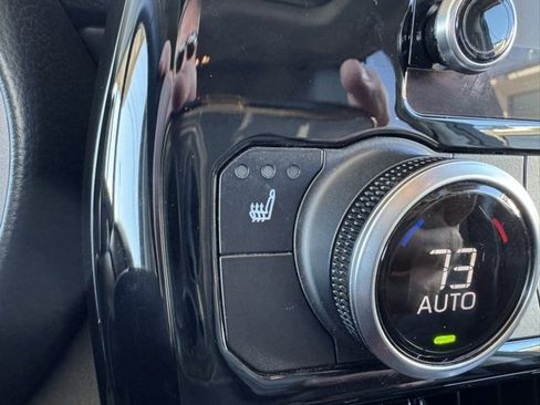 Used 2023 Toyota Highlander XLE image 11