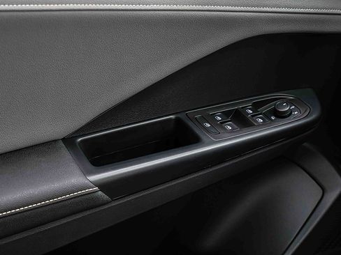 Used 2024 Volkswagen Taos SE image 15