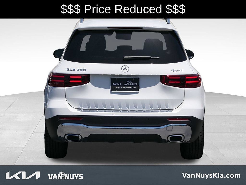 Used 2025 Mercedes-Benz GLB 250 4MATIC image 36