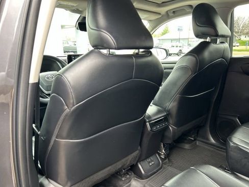 Used 2022 Toyota Highlander XLE image 24