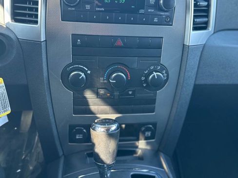 Used 2010 Jeep Grand Cherokee Laredo RWD image 16