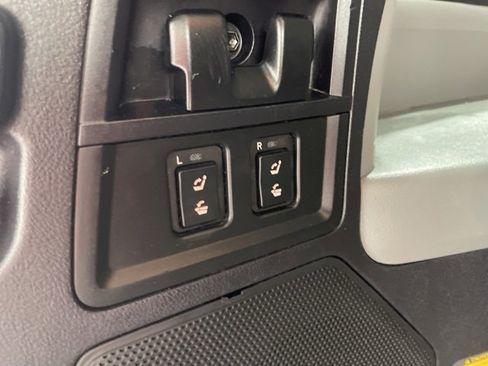 Used 2014 Toyota Sequoia Platinum image 53