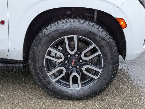 Used 2021 GMC Yukon XL AT4 w/ AT4 Premium Package image 11