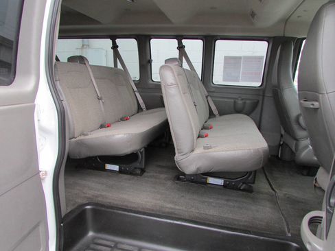 Used 2018 Chevrolet Express 3500 LT w/ LT Preferred Equipment Group image 4