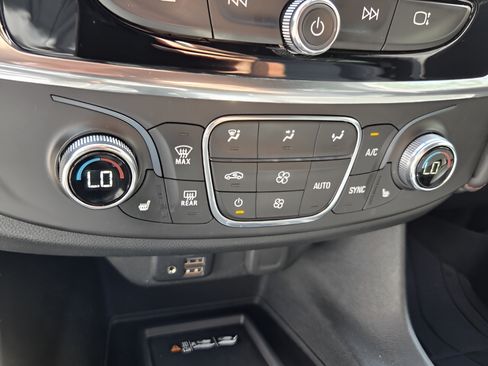 Used 2022 Chevrolet Traverse RS FWD image 20