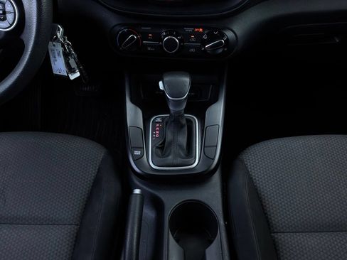 Used 2020 Kia Soul LX FWD image 14