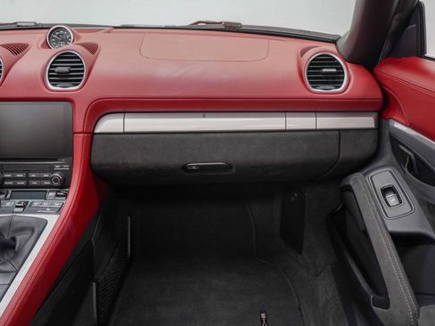 Used 2020 Porsche 718 Boxster Spyder RWD image 59