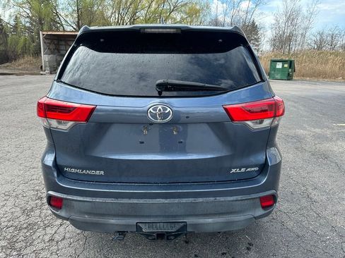 Used 2017 Toyota Highlander XLE w/ Carpet Mat Package image 14
