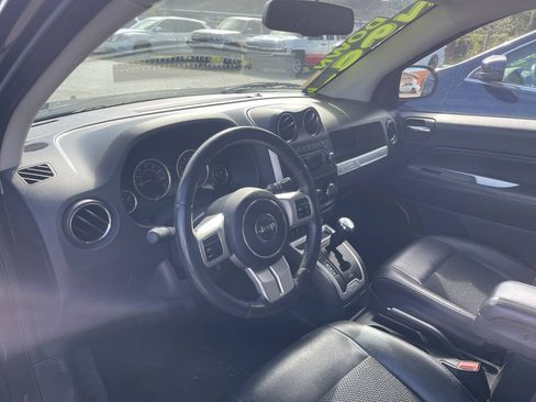 Used 2016 Jeep Compass Latitude FWD image 14