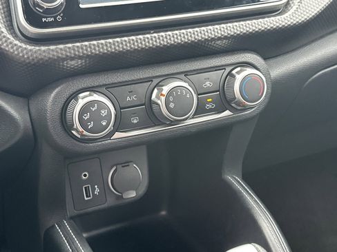 Used 2018 Nissan Kicks S image 27