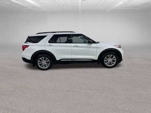 Used 2021 Ford Explorer XLT w/ Equipment Group 202A AWD/4WD image 14