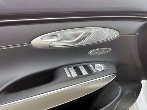 Certified 2024 Genesis GV70 2.5T w/ Select Package image 19