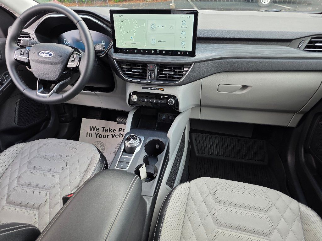 Certified 2023 Ford Escape Platinum w/ Premium Technology Package AWD/4WD image 2