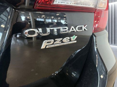 Used 2017 Subaru Outback 2.5i Limited image 22