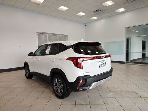 Used 2024 Kia Seltos LX AWD/4WD image 5