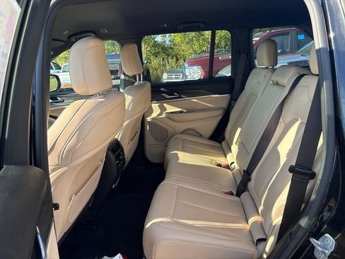 Used 2025 Jeep Grand Cherokee Limited AWD/4WD image 9