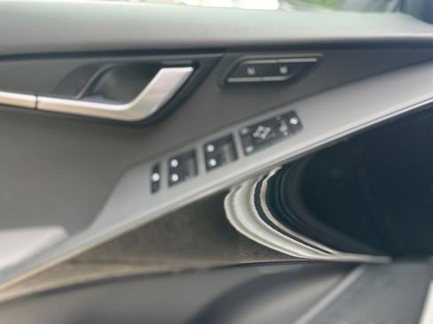 Certified 2023 Kia Niro Wave w/ Wave Preserve Package FWD image 9