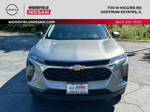 Used 2024 Chevrolet Trax LS FWD image 2