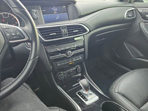 Used 2018 INFINITI QX30 w/ Cargo Package image 38