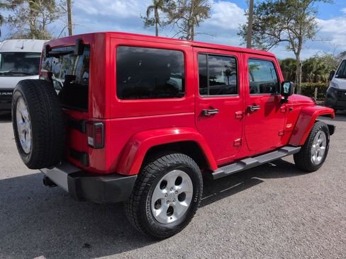 Used 2015 Jeep Wrangler Unlimited Sahara w/ Connectivity Group AWD/4WD image 5