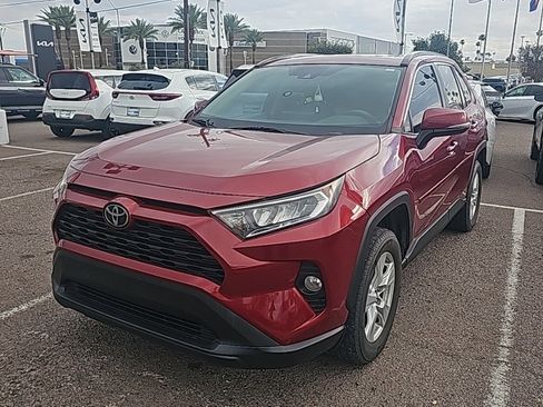 Used 2019 Toyota RAV4 XLE w/ Convenience Package image 2
