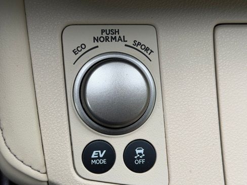 Used 2016 Lexus ES 300h w/ Luxury Package w/Wood Trim FWD image 34