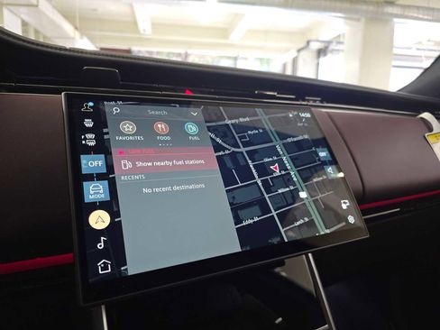 New 2025 Land Rover Range Rover SE image 27