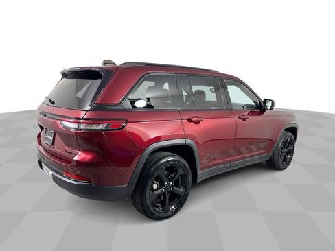 Used 2023 Jeep Grand Cherokee Limited w/ Black Appearance Package image 8