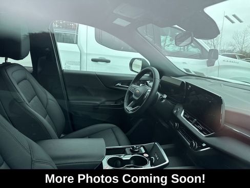 Used 2026 Chevrolet Equinox LT w/ Convenience Package II image 2