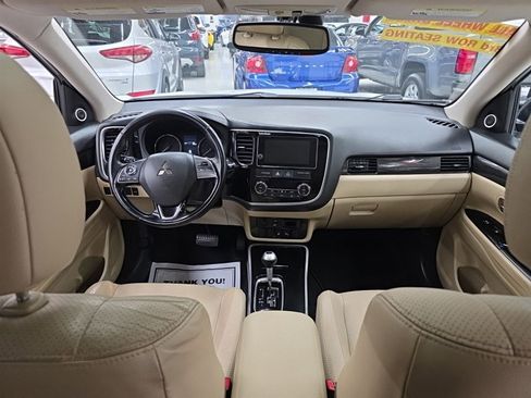 Used 2018 Mitsubishi Outlander SEL image 12
