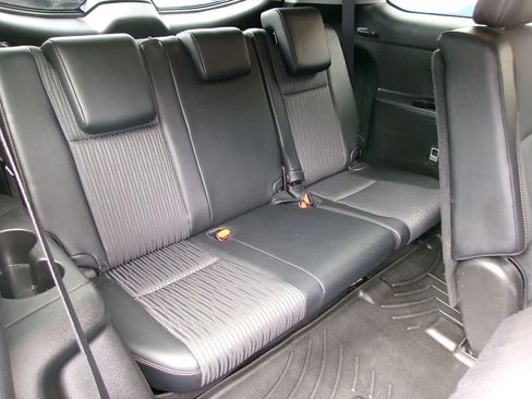 Used 2019 Toyota Highlander Plus AWD/4WD image 11