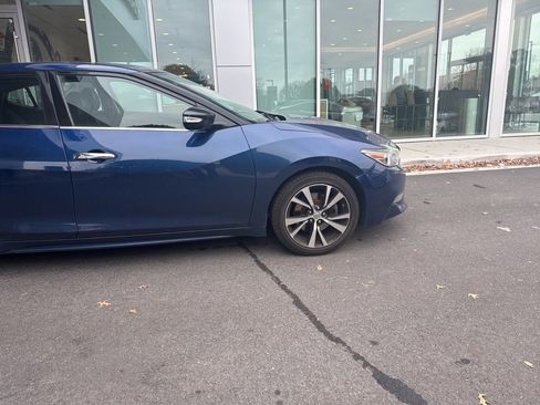 Used 2018 Nissan Maxima 3.5 SV image 2