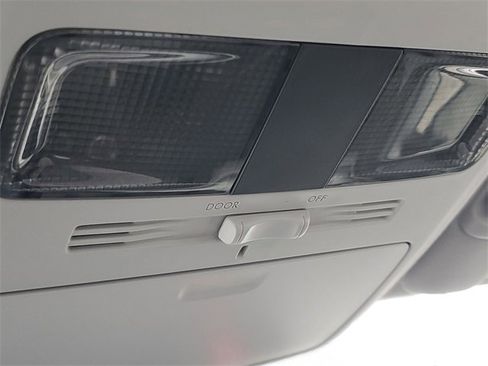 Used 2018 Subaru Forester 2.5i w/ Alloy Wheel Package image 28