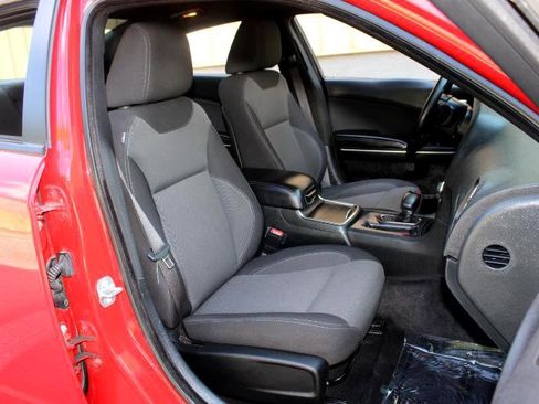 Used 2018 Dodge Charger SXT image 9