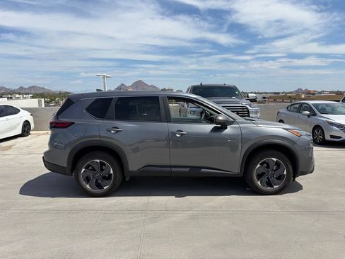 Used 2025 Nissan Rogue SV FWD image 3
