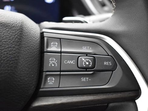 Used 2024 Jeep Grand Cherokee L Limited w/ Luxury Tech Group II image 23