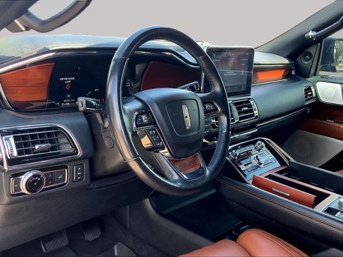 Used 2020 Lincoln Navigator Reserve w/ Equipment Group 208A Reserve AWD/4WD image 18