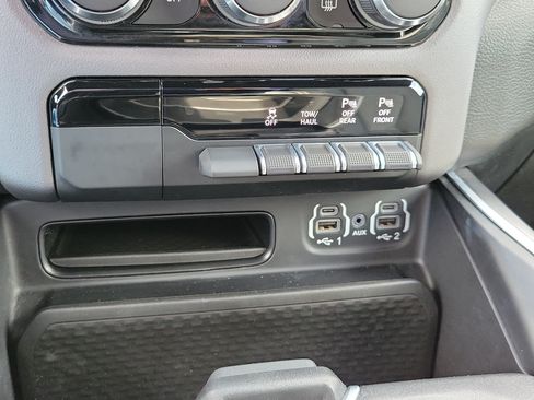 Used 2023 RAM 1500 Big Horn RWD image 32
