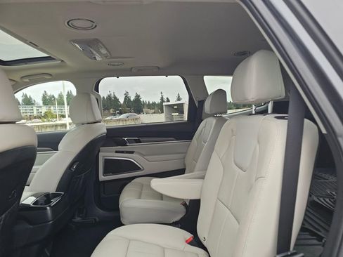 Used 2022 Kia Telluride EX w/ EX Premium Package image 18