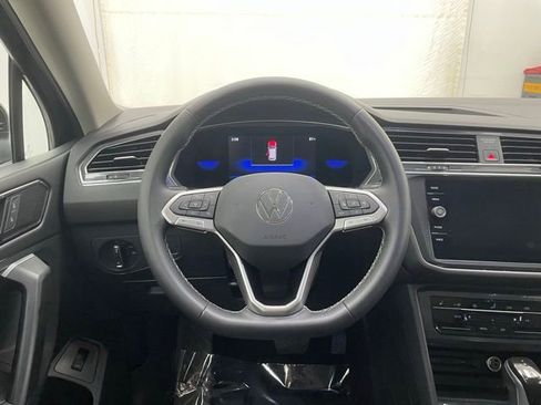 Used 2022 Volkswagen Tiguan SE AWD/4WD image 13