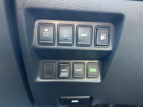 Used 2019 Nissan Rogue SV image 19