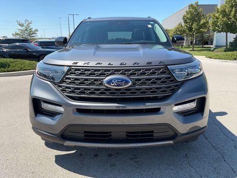 Used 2023 Ford Explorer XLT w/ Equipment Group 202A AWD/4WD image 2