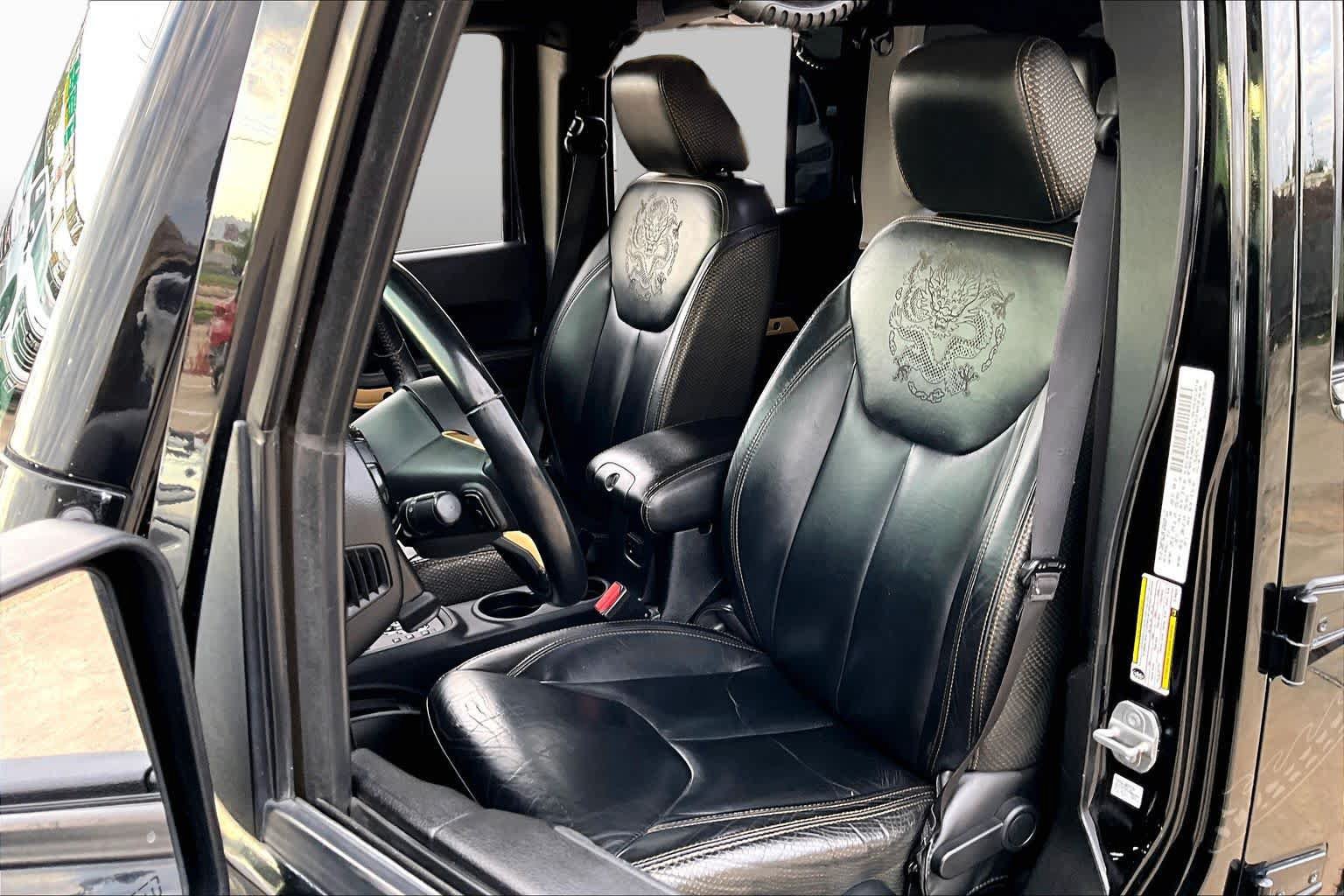 Used 2014 Jeep Wrangler Unlimited Sahara AWD/4WD image 8